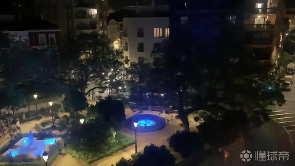 每体：马拉加通过附加赛杀回西甲，全城彻夜狂欢