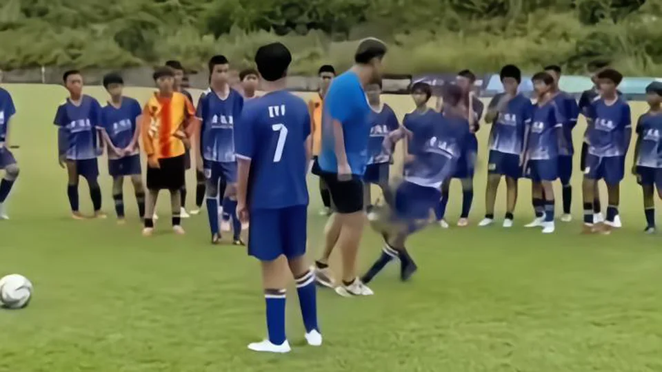 知情人士：申思是以顾问形式参与幸运星，打人动作可能是习惯