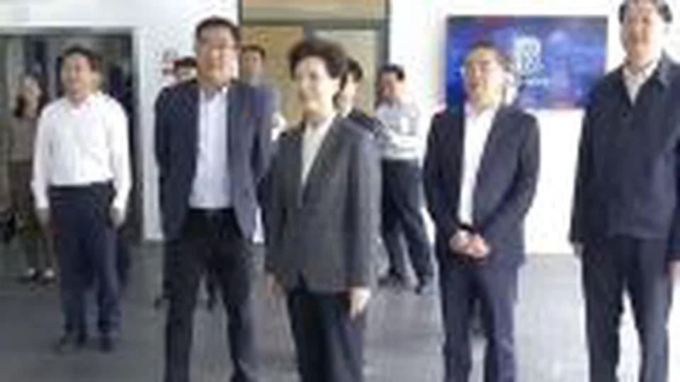 谌贻琴在上海调研足球工作，强调深化体教融合做强职业联赛