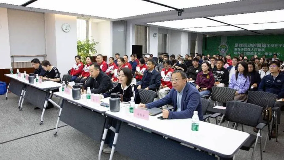 提升应急救护知识，三家足球单位联合举办心肺复苏急救培训