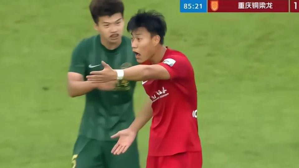 重庆球迷组织联合声明：抗议李镇全被罚，要求对刘浩帆同等处罚